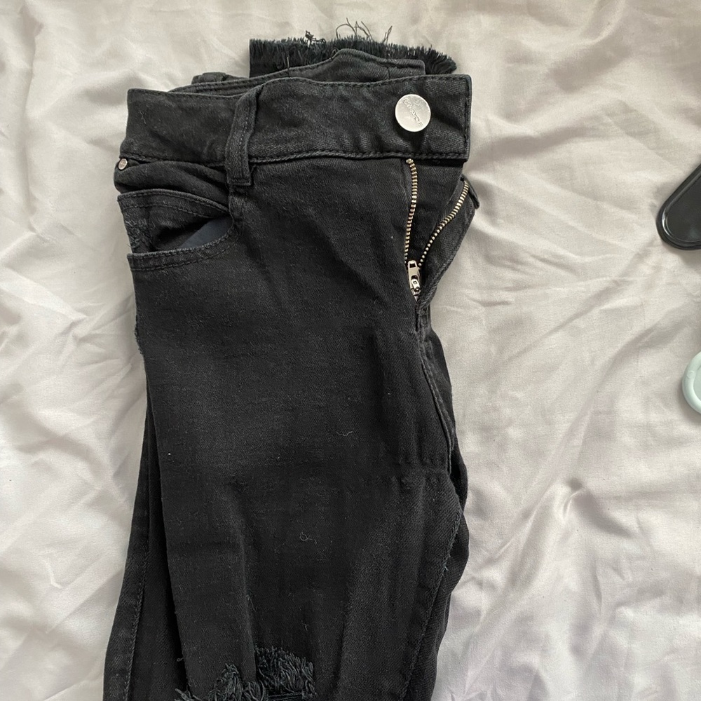 Black low rise ripped jeans Studio F size 4